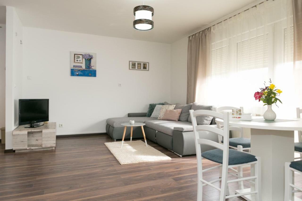 Апартаменты Apartman Maja Оточац Экстерьер фото